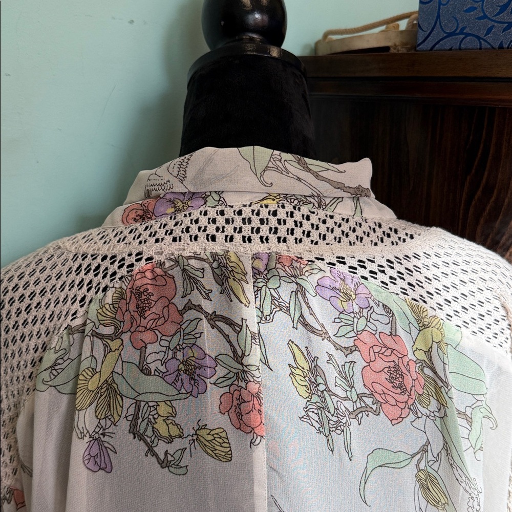 Versona Floral Sheer Top - White and Multicolor - Picture 5 of 6